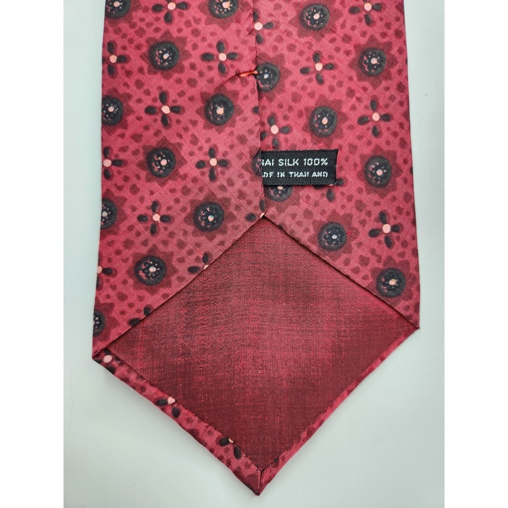 Jim Thompson Dot Design Silk Tie Red Made in Thailand 54"‎ X 4.5 " - Picture 6 of 7